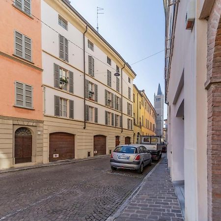 Parrot House - Casa In Centro A Parma Lägenhet Exteriör bild